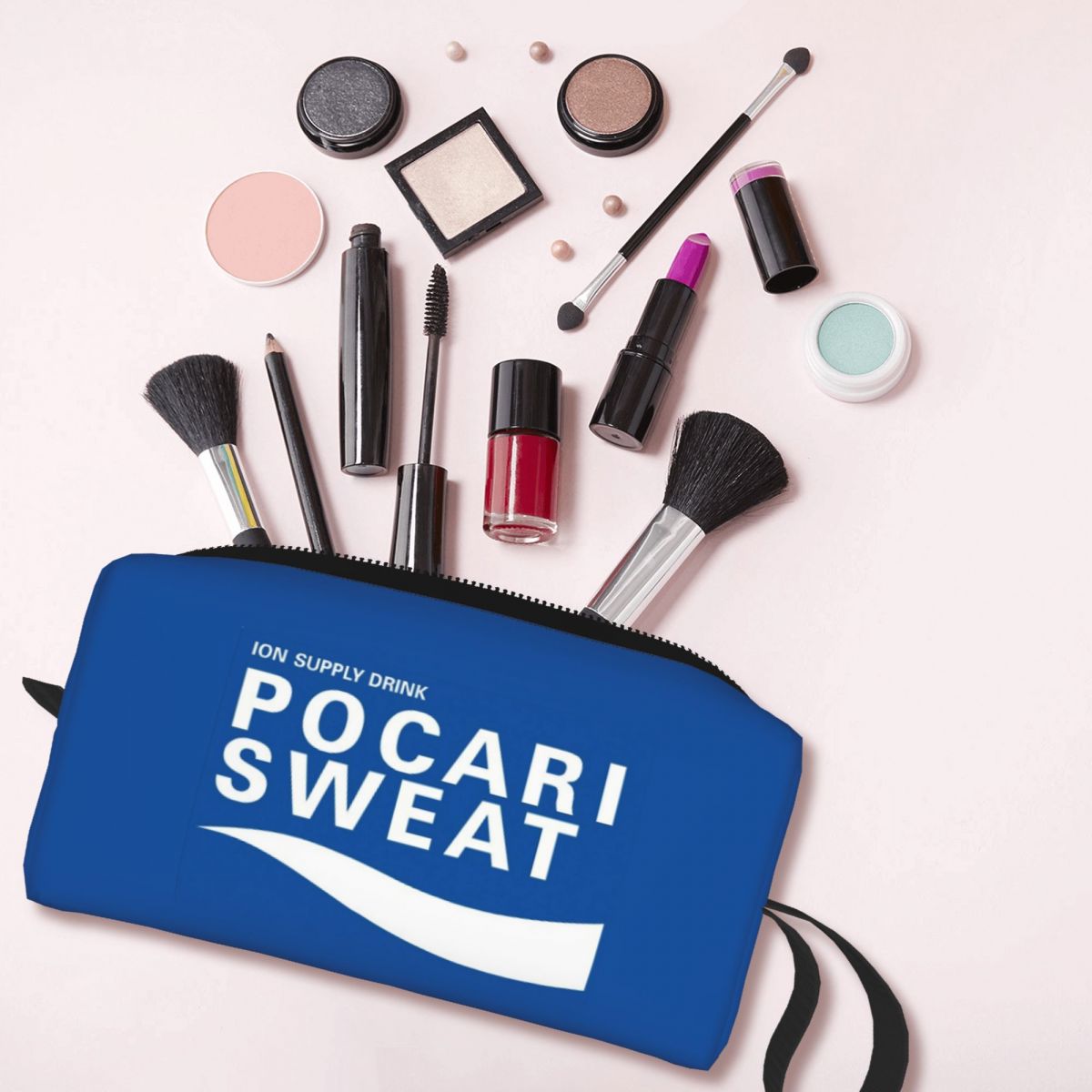 Just Beauty Makeup - กระเป๋าเครื่องสำอาง Pocari Sweat Merch สำหรับจัดเก็บเครื่องสำอางและอุปกรณ์อาบน้ำสำหรับผู้หญิง กระเป๋าใส่เครื่องสำอางสำหรับเดินทาง