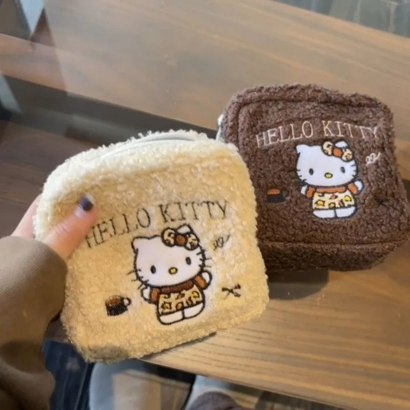 Beauty Makeup Edit - กระเป๋าเครื่องสำอาง HelloKitty ลายปักน่ารัก พกพาสะดวก ความจุขนาดใหญ่ สวยงาม