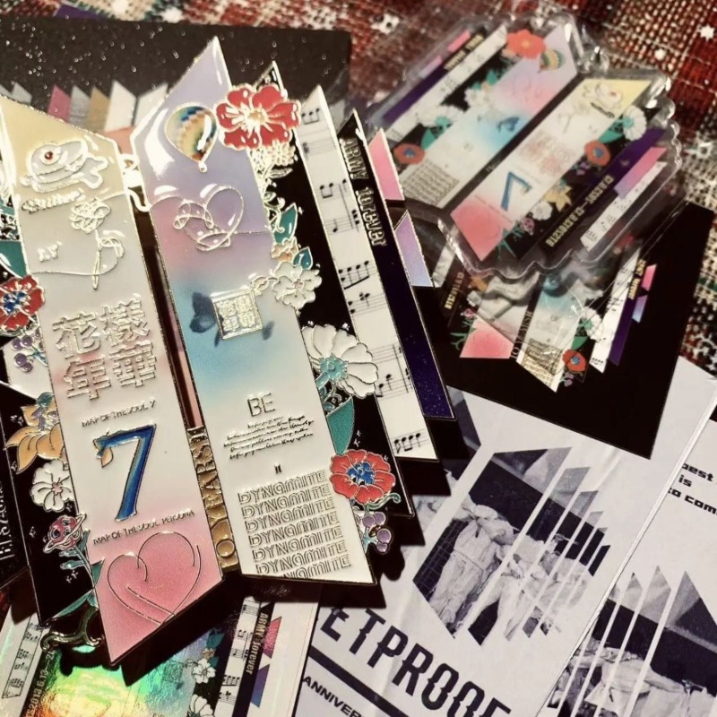 Beauty Makeup Wholesale - ตราโลหะ BT21 ฉลองครบรอบ 10 ปี ดีไซน์สวยงาม