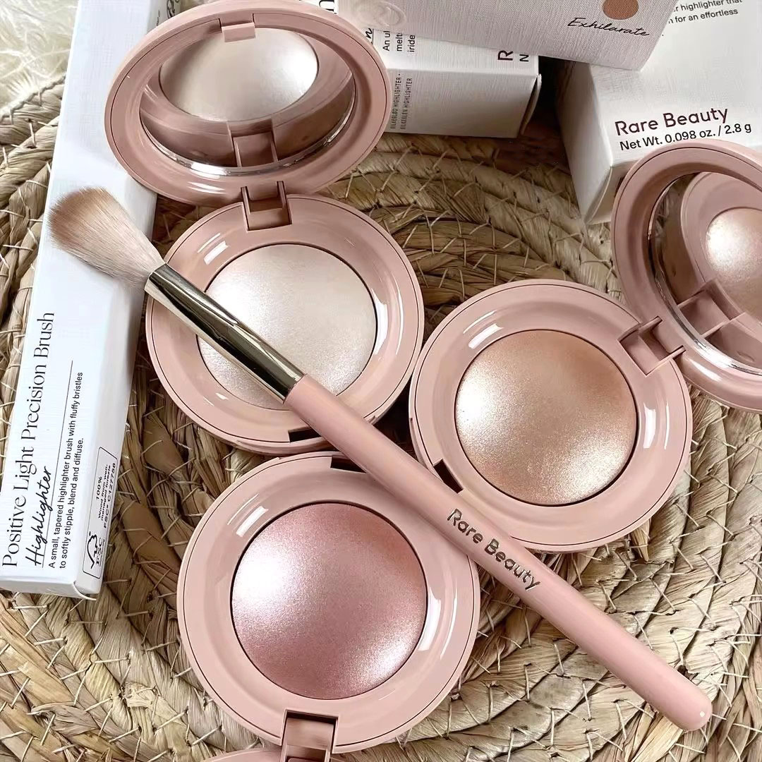 Rare Beauty Monochrome Smooth  - Rare Beauty Makeup Highlighter บทวิจารณ์และราคา