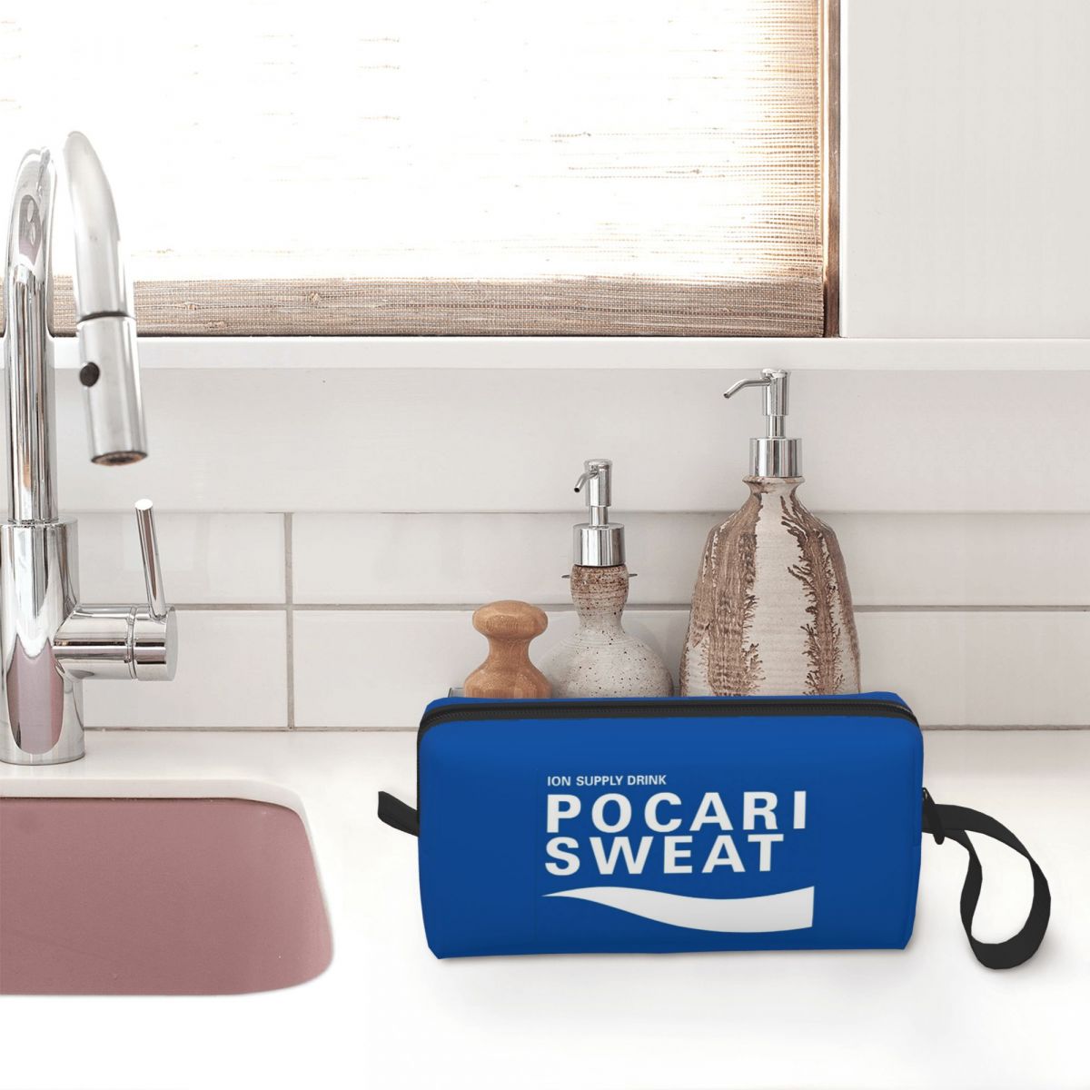กระเป๋าเครื่องสำอาง Pocari Swe - Just Beauty Makeup บทวิจารณ์และราคา