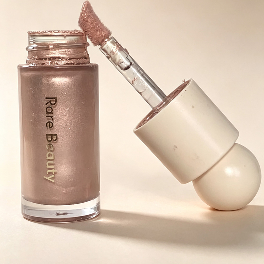 เรียร์บิวตี้ ไลท์ ซิลกี้ ไฮไลท - Rare Beauty Makeup Highlighter บทวิจารณ์และราคา