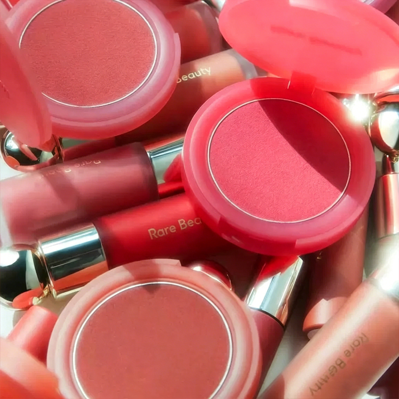 บลัชออนเนื้อครีมเปลี่ยนเป็นแป้ - Rare Beauty Makeup Highlighter บทวิจารณ์และราคา